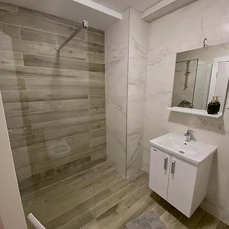 Sara East Gate Living Апартаменти Скоп'є