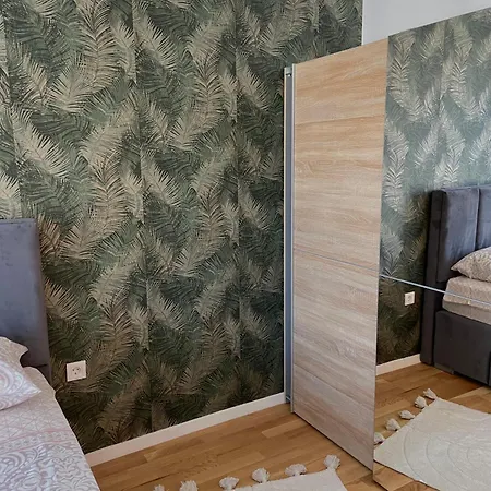 Sara East Gate Living Апартаменти Скоп'є