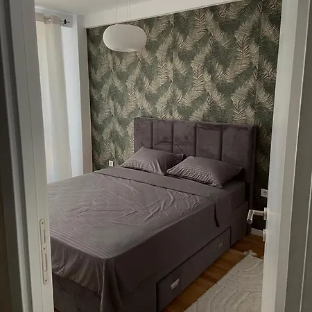 Sara East Gate Living Апартаменти *