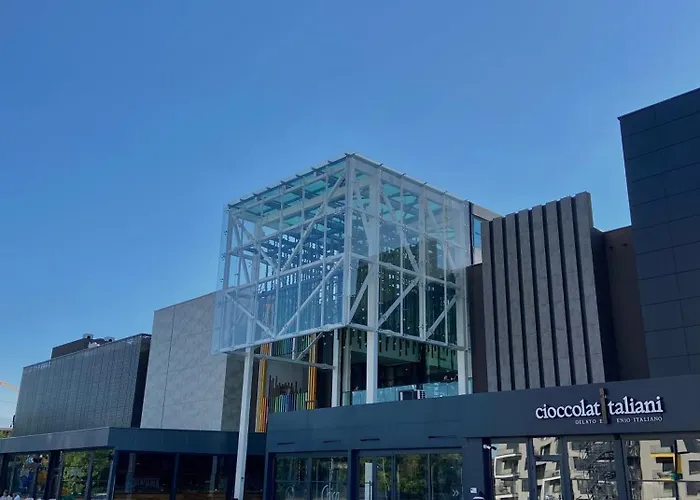 Sara East Gate Living *